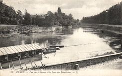 CPA Meaux Seen on the Marne and the park of Trinitaires