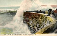 CPA Biarritz Au rocher de la vierge par gros temps