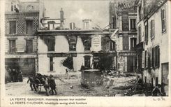 CPA La Ferte Gaucher Inhabitants saving their furniture