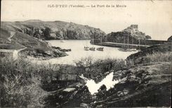 CPA Island of Yeu the port of the Grinding stone