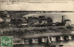 CPA Sande der olonne Ansicht der Stadt und des Strandes