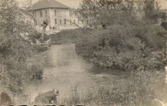 Real photo Woman at the edge of water (nonlocalized)