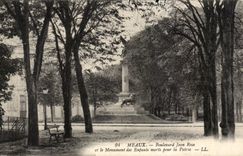 CPA Meaux Boulevard Jean Pink and the monument with the dead children for the fatherland