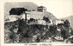 CPA Lourdes the strong castle