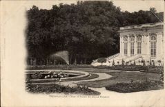 CPA Versailles Park and palate of large Trianon