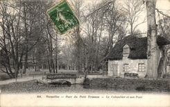 CPA Versailles Park of small Trianon the Dovecote and its bridge