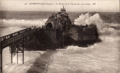 CPA Biarritz Le rocher de la vierge par gros temps