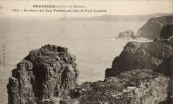 CPA Rocks of the Cape Frehel with far strong Laballe