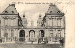 CPA Lyon Frontage of the town hall (coe Is)