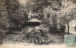 CPA Troyes Garden of the belfry Vase wine