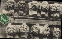 CPA Cathedral of grotesque Reims Figures decorating the pinnacles of the pinion of the septentrional frontage of the transept