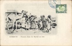 CPA Dimensions of Somalis Djibouti Femmes Issas of the market to wood