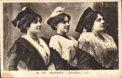 CPA In Provence Arlesiennes Folklore Costume