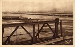 Arromanches CPA Le port de la Liberation Vue sur le port prise du pont d'Arromanches 