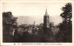 Arromanches CPA L'eglise a travers les arbres