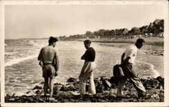 Lion sur Mer CPA View of the beach