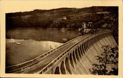 CPA Dam Sarrans the dam of the road which passes at the top