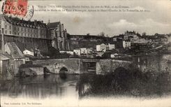 CPA Seen of Thouars of the dimension of Midday and the castle under the orders of Marie of the tower of Auvergne marries of Henri Charles