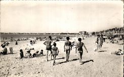 CPA La Baule the beach towards Pouliguen