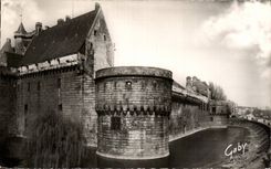 CPA Nantes ditches of the castle of the Dukes of Brittany