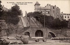 CPA Nantes Staircase of the hundred markets and Statue of Sainte Anne