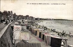 CPA La Baule on sea the embankment and the beach
