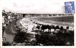 CPSM La Baule Seen on the beach