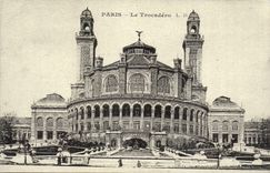 REPRODUCTION bets Trocadero