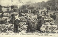 Boulogne REPRODUCTION on sea the sorting of fish before the criee
