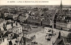 CPA Nantes the place of the Foch Marshal taken of the cathedral