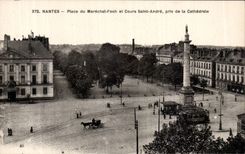 CPA Nantes Places of the Foch Marshal and course Saint Andre taken of the cathedral