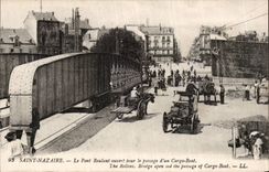 CPA Saint Nazaire the open overhead travelling crane for the passage of a cargo liner boat
