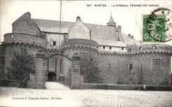 CPA Nantes the castle Entering