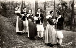 CPSM Paludiers in Bal costume has two Folklore Costume