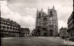CPA Nantes the cathedral and the place Saint Pierre