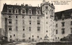 CPA Nantes Court of the castle of the dukes of Brittany the large home