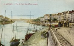 CPA Nantes Seen of the port Market to the moulds