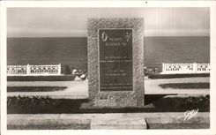 CPSM Luc on sea Monument commemorating the dates of the September 23rd 1941 and 6 June 7th 1944