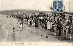 Deauville - der Strand - die Stunde des Bades - CPA