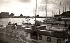 Deauville - Dammerung auf dem Bassin der Yachten - CPA