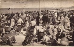 Deauville - gebluhter Strand - auf dem Strand - CPA