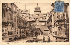 Deauville - gebluhter Strand - Eingang des Normandie-Hotels - CPA