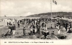 Deauville - der gebluhte Strand - der Strand pro Stunde des Bades - CPA