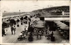 Deauville - der gebluhte Strand - der Weg der Bretter des Strandes - CPA