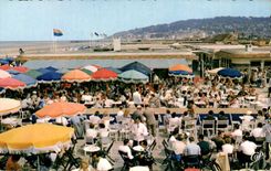 Deauville - der gebluhte Strand - der Stab des Sun - CPA