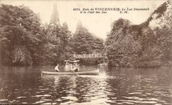 CPA Wood of Vincennes the lake Daumesnil and the bridge of the islands