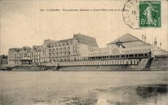 CPA Cabourg Ansicht Kursaal und grosses Hotel genommen vom Strand