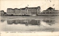 Cabourg CPA der Strand und das grosse Hotel