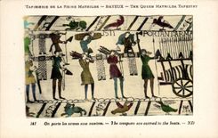 CPA Bayeux Tapisserie of the queen Mathilde One carries the weapons to the ships