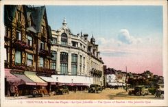 CPA Trouville the queen of the beaches the Joinville quay